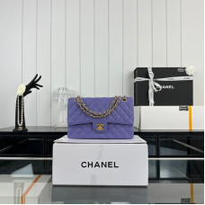 Chanel Classic Flap Medium Size 25.5cm Caviar Leather Gold Hardware Shoulder Bag Handbag Purse A1112 Chanel Classic Flap Medium Size 25.5cm Caviar Leather Gold Hardware Shoulder Bag Handbag Purse A1112