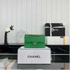 Chanel Classic Flap New Medium Size 23cm Caviar Leather Gold Hardware Shoulder Bag Handbag Purse A1117 Chanel Classic Flap New Medium Size 23cm Caviar Leather Gold Hardware Shoulder Bag Handbag Purse A1117