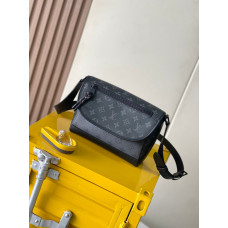 Louis Vuitton LV Pulse Men's Messenger Bag M12681 Shoulder Bag Crossbody Bag LLBGA225 Louis Vuitton LV Pulse Men's Messenger Bag M12681 Shoulder Bag Crossbody Bag LLBGA225