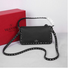 Valentino Garavani Rockstud Shoulder Bag Crossbody Bag 5500 Valentino Garavani Rockstud Shoulder Bag Crossbody Bag 5500